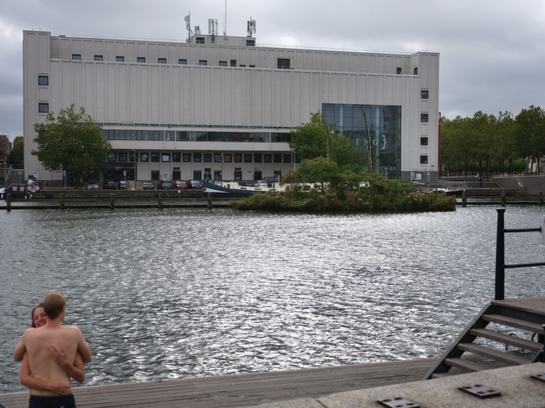 Wat is erger: domme vandalen of gemeentelijke barbaren?