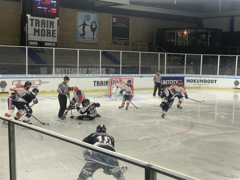 Tigers heroveren voorsprong in enerverende wedstrijd