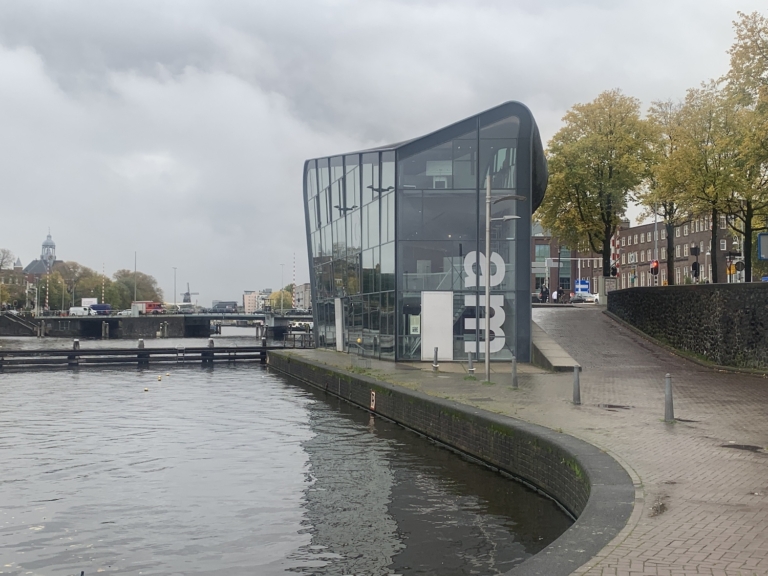 Plannen voor een palinghotel in het Oosterdok