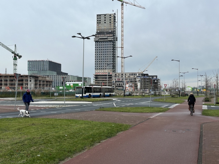 Bouw woontoren Sluisbuurt bereikt hoogste punt: 100 meter
