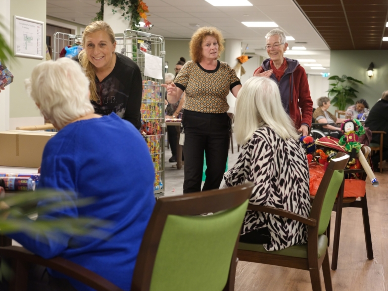 Feestdagen vol activiteiten in het Flevohuis: ‘Extra hulp is welkom bij de zangochtend of de kerstviering’ 