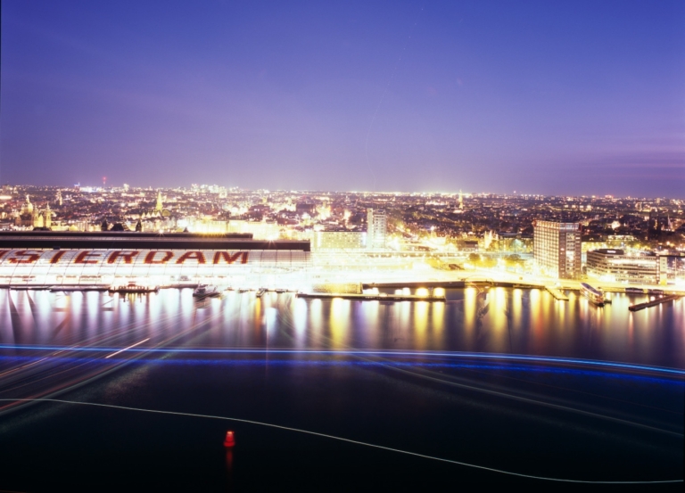 de Brug werkt mee: een feestelijk magazine voor heel Amsterdam