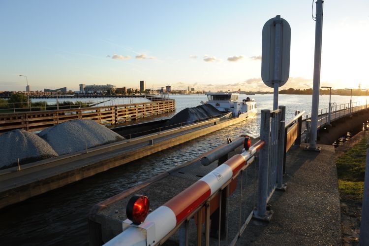 Oranjesluizen voor onbepaalde tijd gesloten