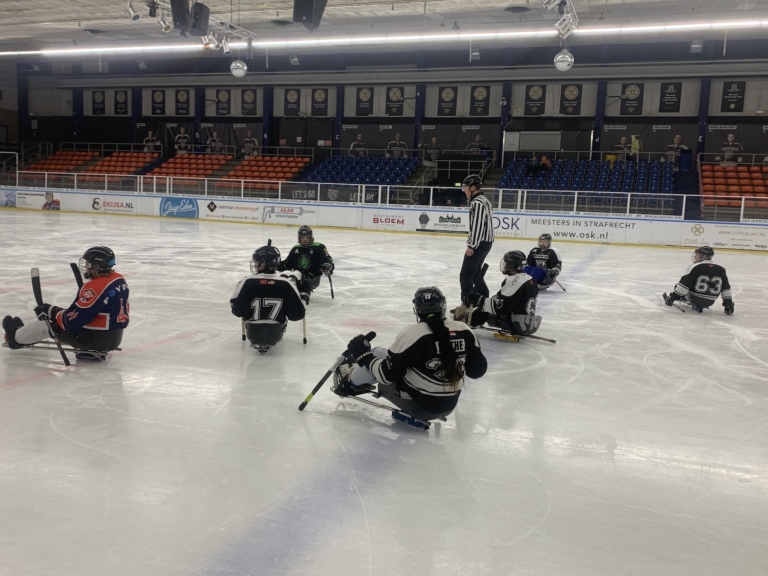 Para Amsterdam Tigers en Para Nijmegen Devils spelen stevige wedstrijd