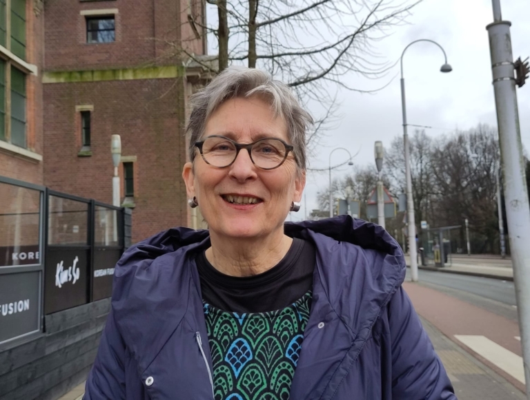 Leerhuis Amsterdam praat over zinvol samenleven: ‘We voeren ernstige gesprekken waarbij we veel lachen’