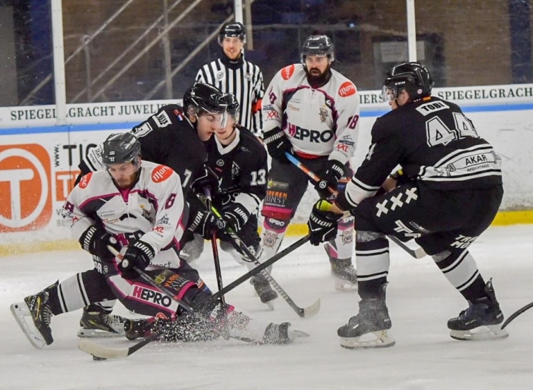 Tigers terug op eerste plek