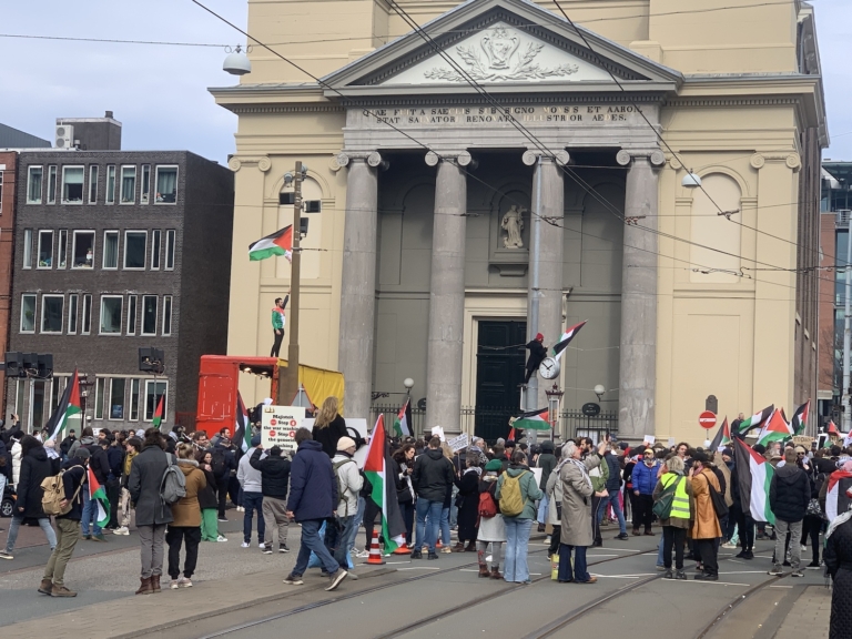Luid protest tijdens opening Nationaal Holocaustmuseum