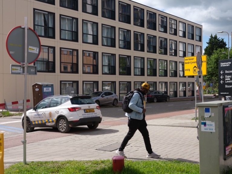 Opvang voor tijdelijke daklozen geopend aan de Wenckebachweg