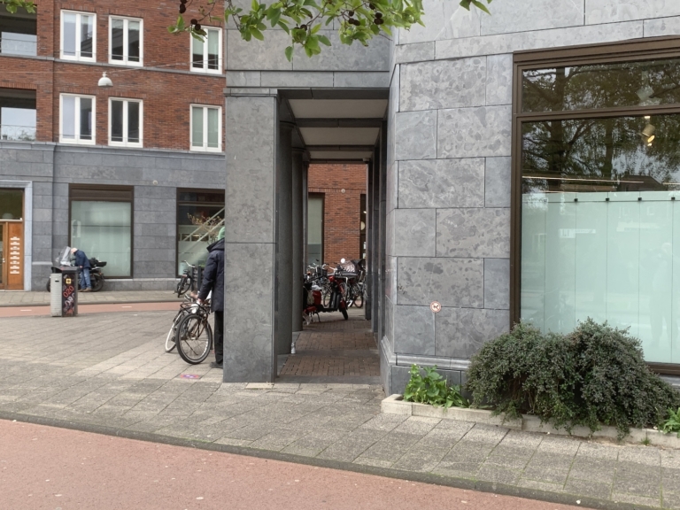 Buurtbewoners herdenken door misdrijf omgekomen Carlos Luege Gonzalez