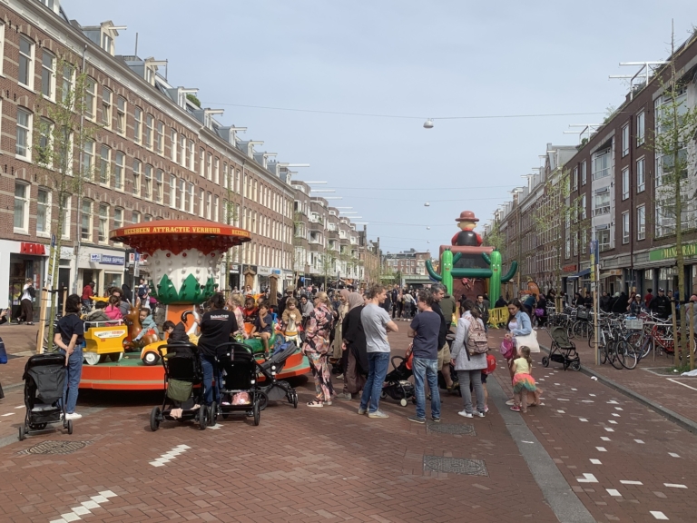 Herinrichting Eerste van Swindenstraat gevierd met straatfeest
