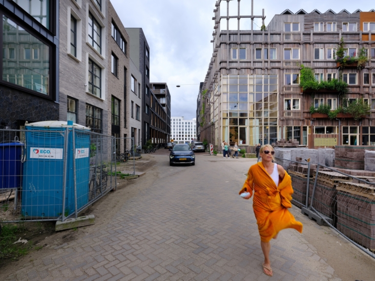 4 sterren voor Wooncoöperatie De Warren: ‘Alsof het is gebouwd met wat er verder nog aan losse bouwmaterialen te vinden was’