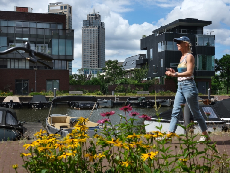 Nieuwe wijk Amstelkwartier, rijke enclave, lapt alle nieuwbouwregels aan de laars 