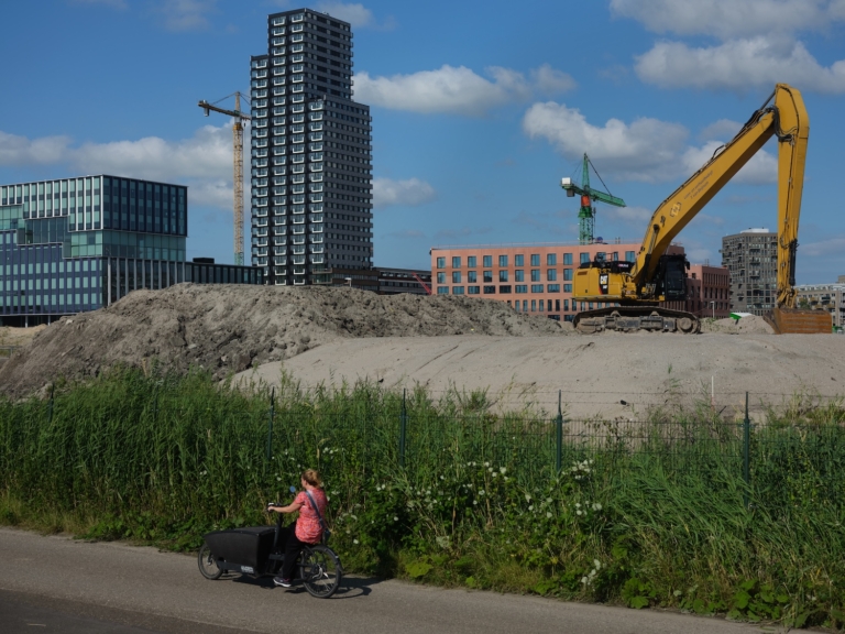 3 sterren voor woontoren Justus, Sluisbuurt: ‘Een steekje laten vallen’