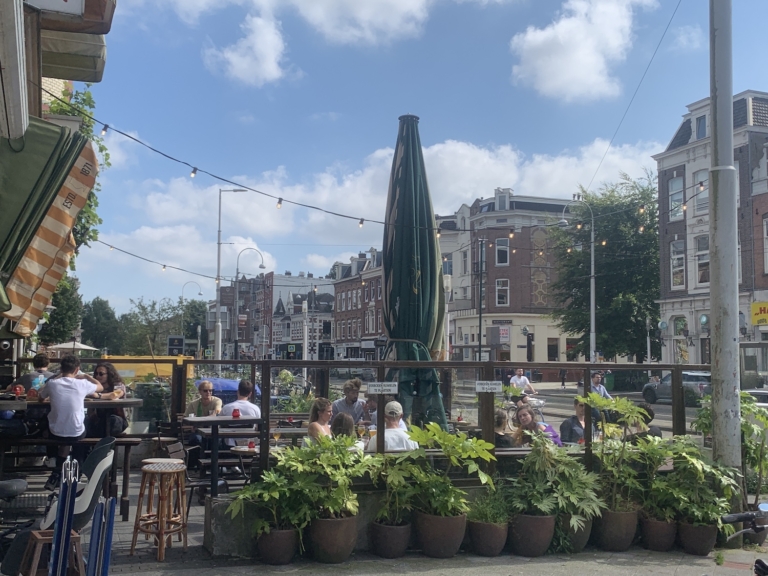 Cafés en restaurants in Oost straks mogelijk eerder dicht