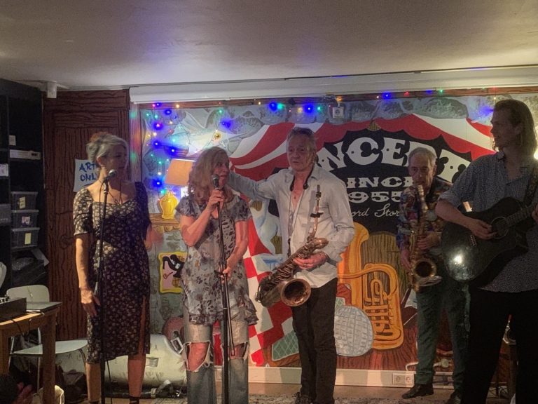 Optreden in platenzaak Concerto blikt vooruit op tribute aan Wally Tax in Paradiso