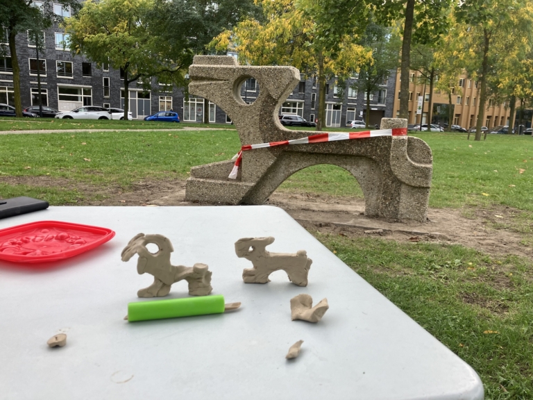 Kunstwerk De Hond onthuld in Theo van Goghpark