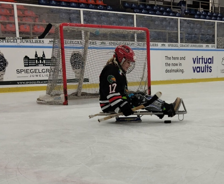 Jonge Tigers hebben nieuwe sledes voor het para-ijshockeyavontuur