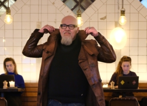 ‘Ik zou iedereen in Den Haag, die zijn mond vol heeft van dat de integratie mislukt is, willen uitnodigen om eens een maandje in de Indische Buurt te komen wonen’