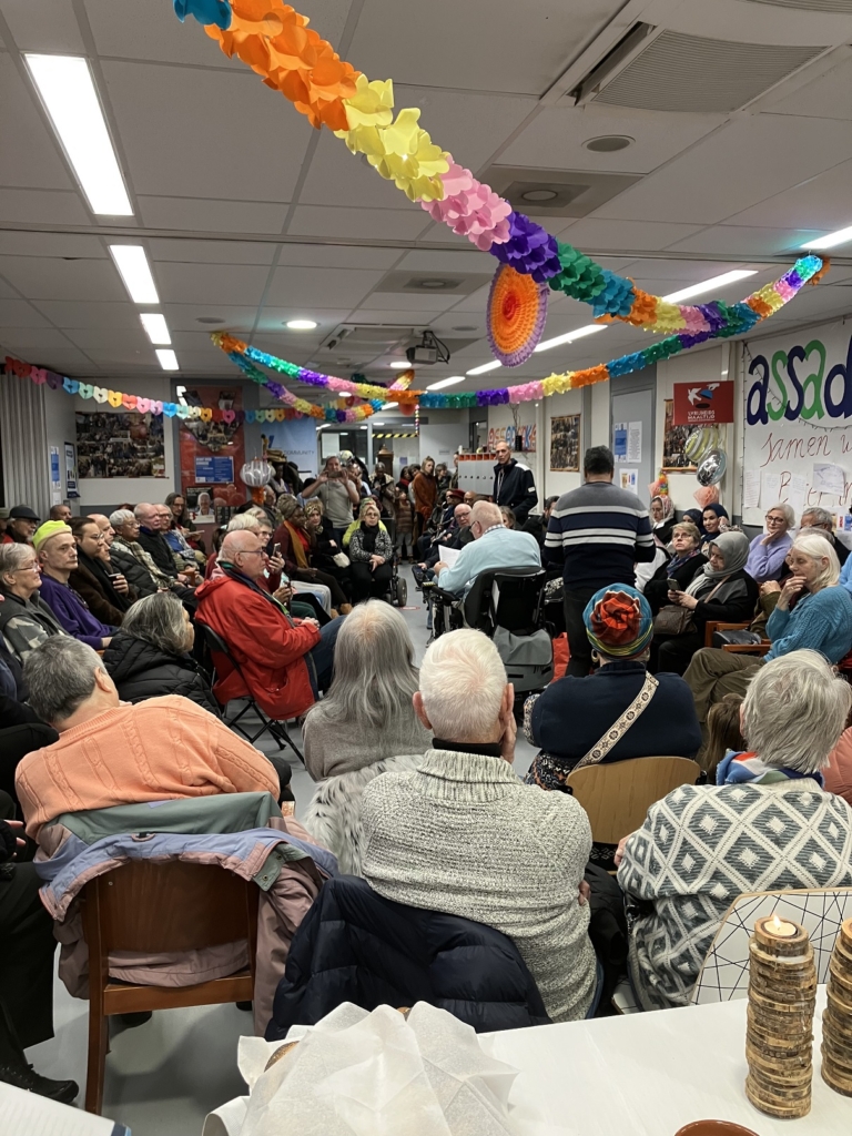 Vredesmaaltijd in de Wethouder Verheijhal (te) druk bezocht