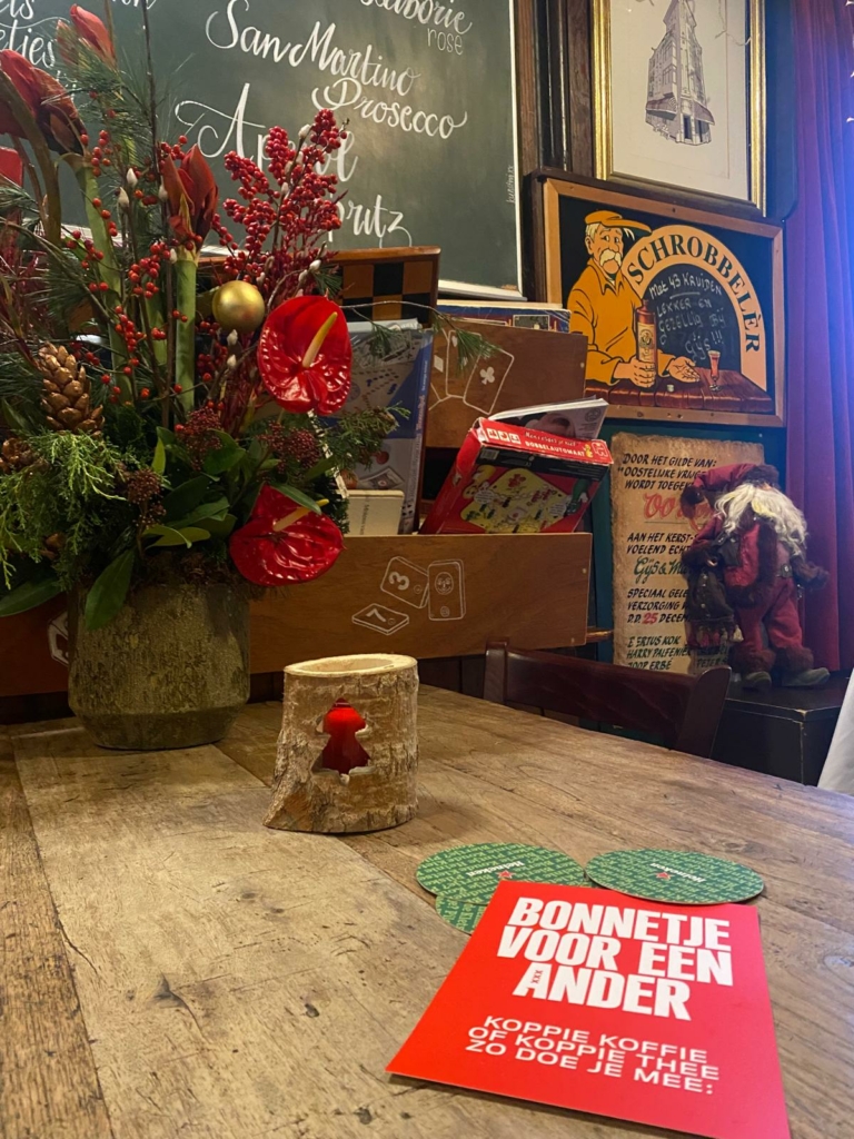 Met ‘Bonnetje voor een Ander’ kan iedereen in de winter naar het café