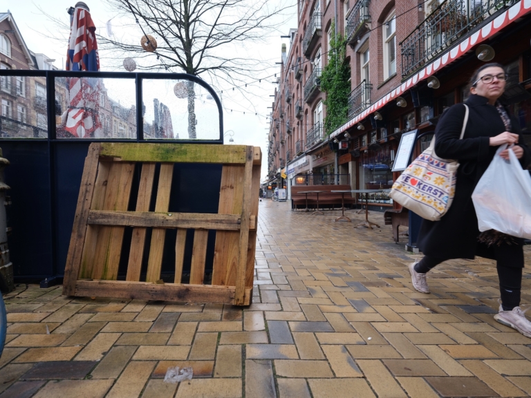 Ruimte voor terrassen of voor voetgangers? Stoepstrijd in de Javastraat